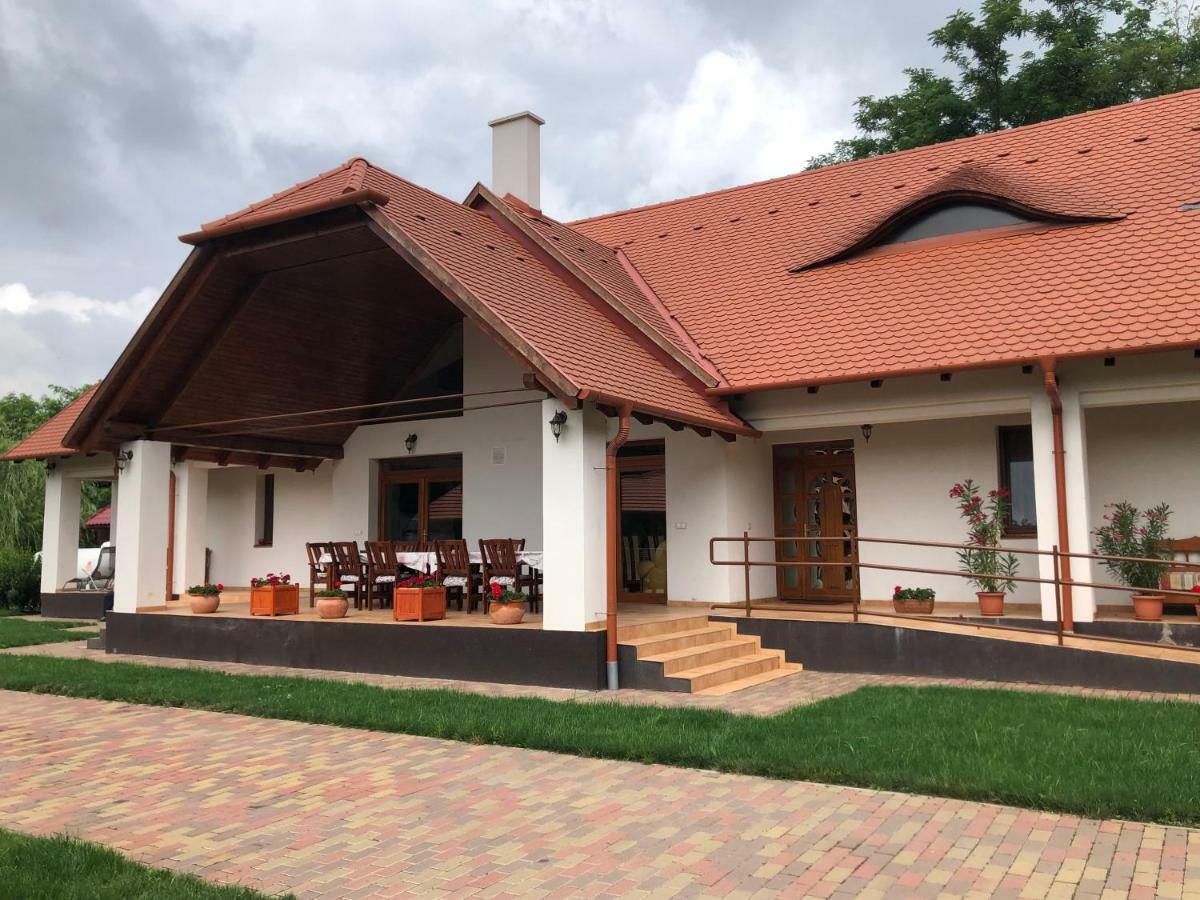Kiscsere Vendeghaz Kallosemjen Buitenkant foto